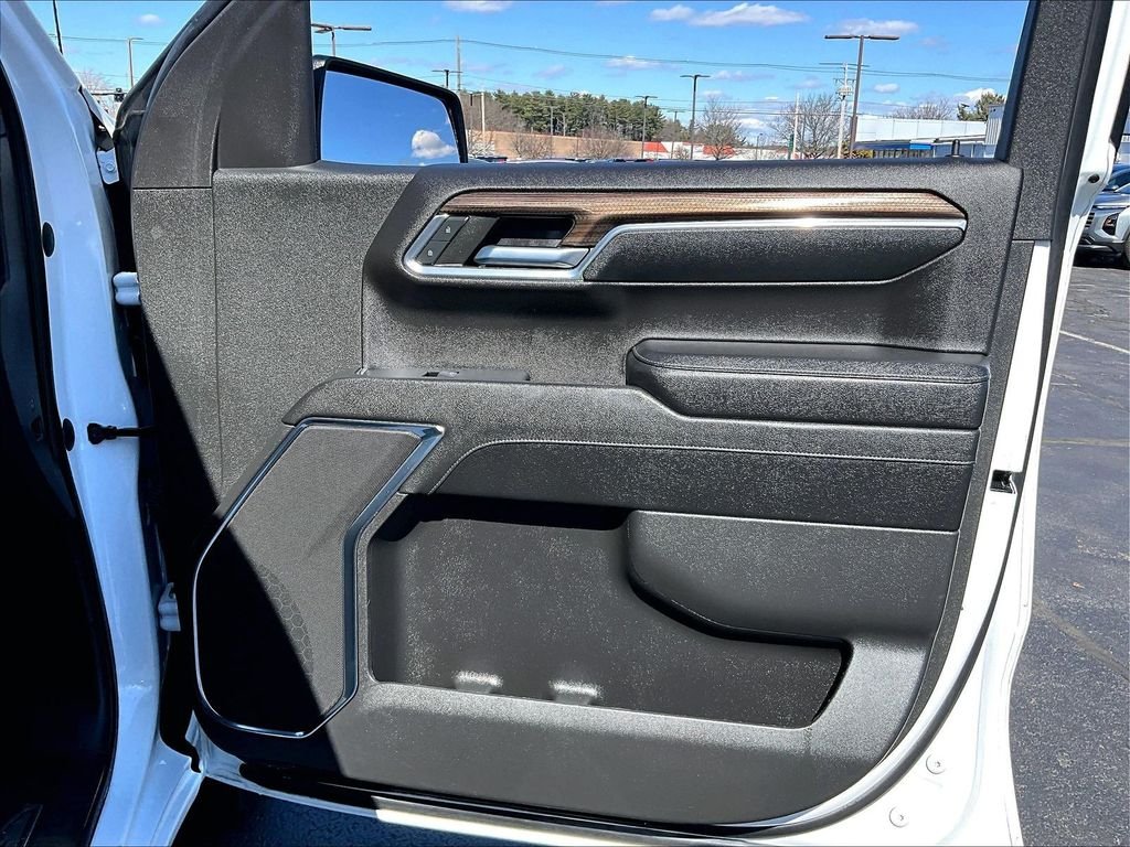 Used 2023 White Chevrolet LT image 12