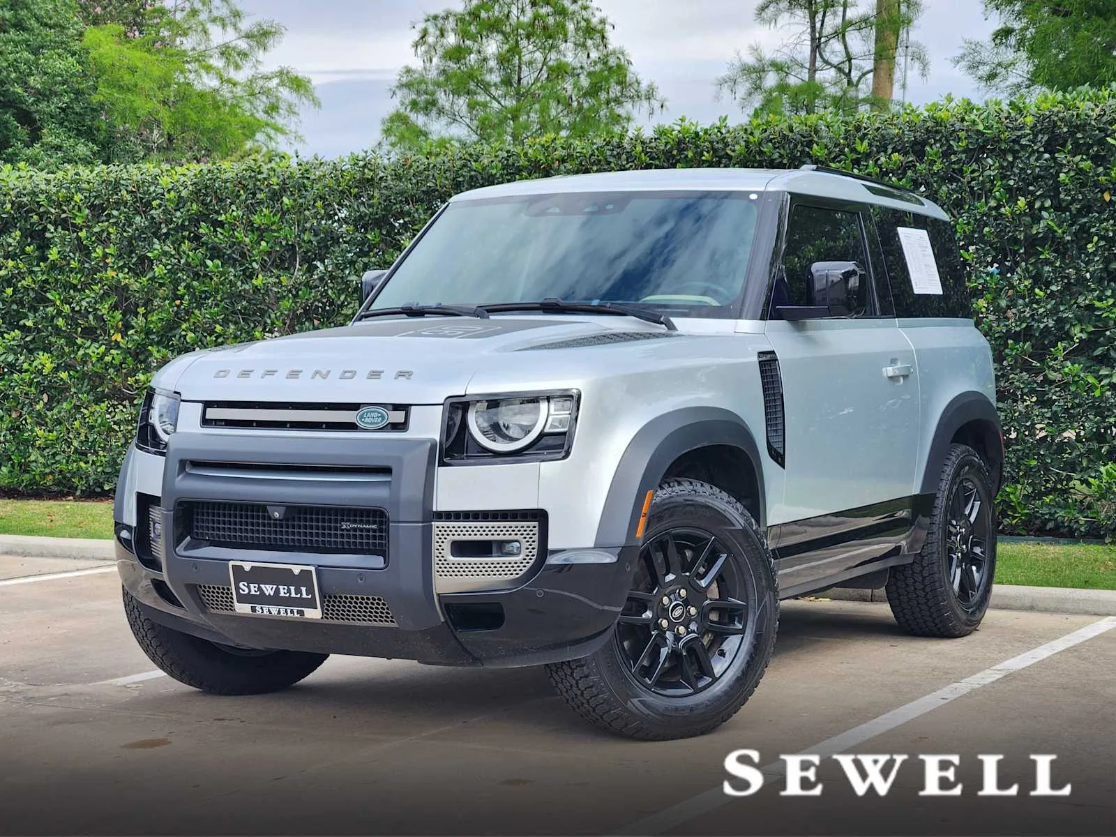 2022 Land Rover Defender X-Dynamic S's photo