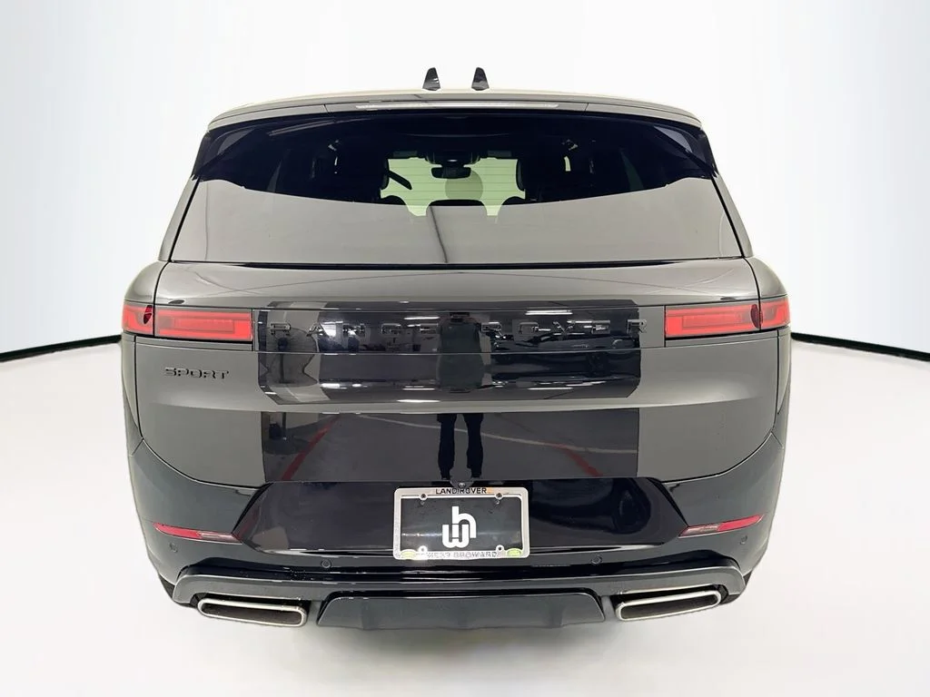 New 2026 Santorini Black Land Rover Dynamic SE image 6