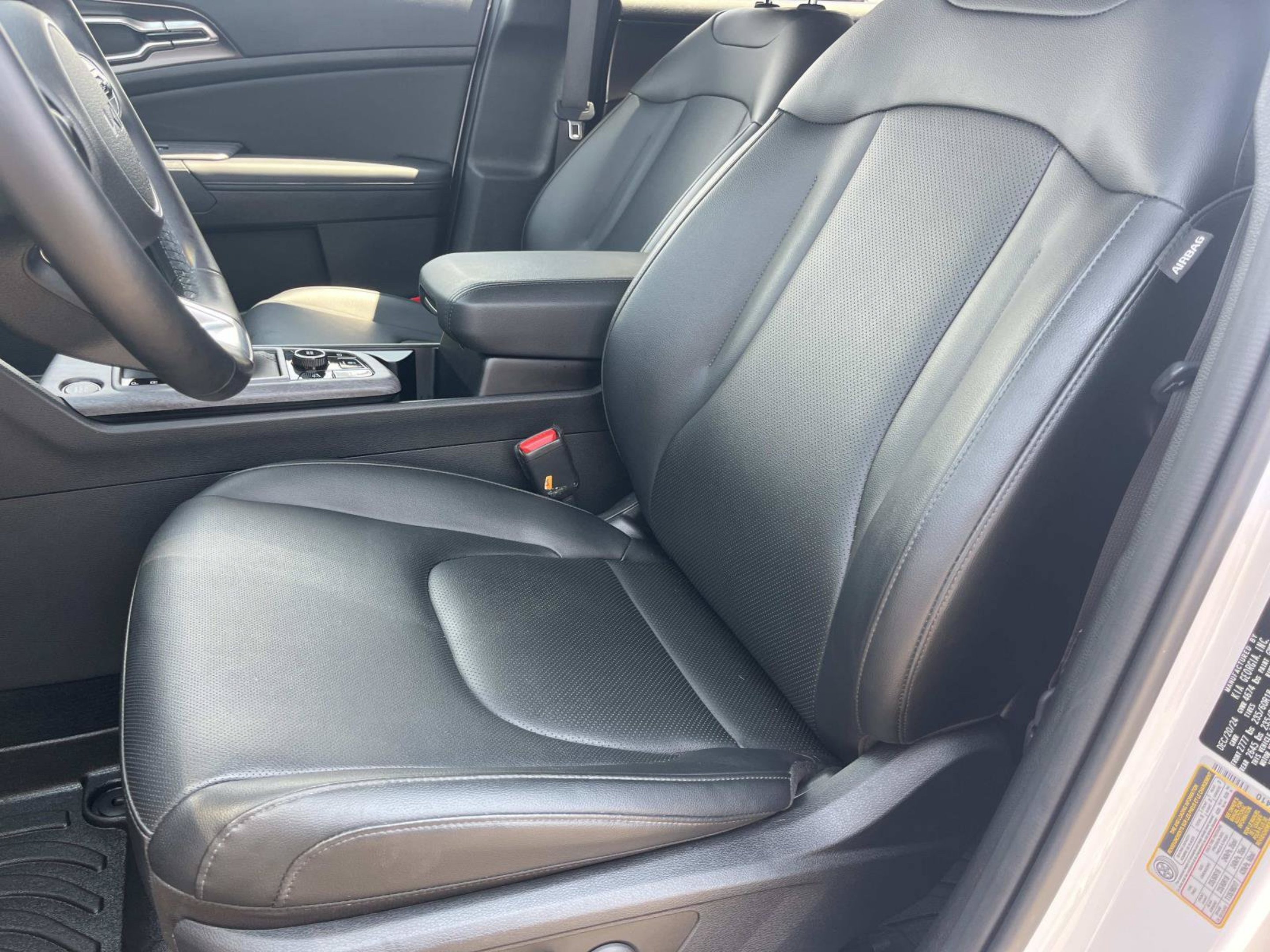 Used 2025 Glacial White Pearl Kia EX image 32