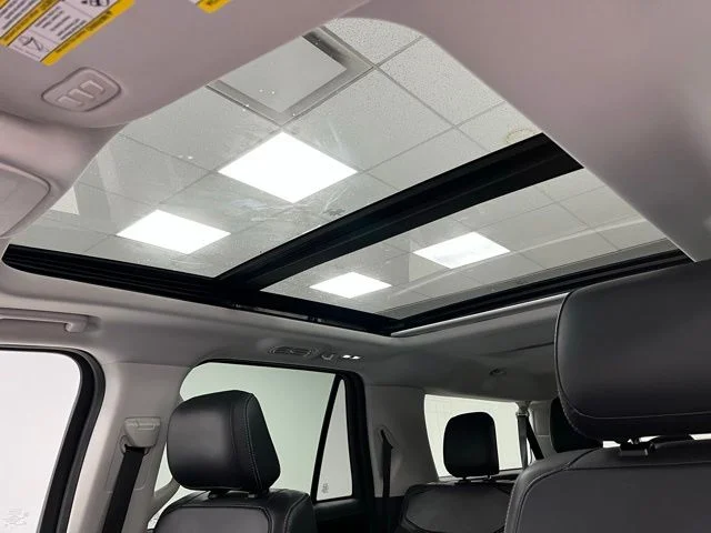 Used 2025 White Ford Platinum image 38