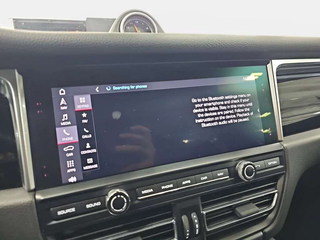 Used 2021  Porsche Base image 23