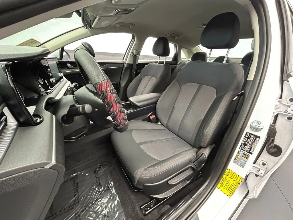 Used 2021 Glacial White Pearl Kia LXS image 46