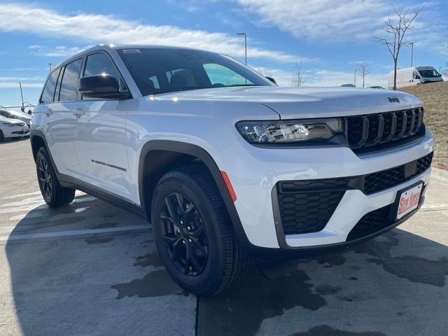New 2026 Bright White Clearcoat Jeep Laredo Altitude image 7