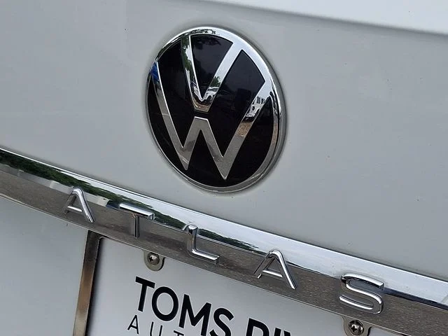 Used 2022 White Volkswagen 3.6L V6 SE w/Technology image 30