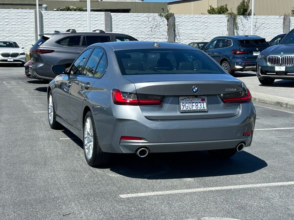 2023 BMW 3 Series 330i photo 2