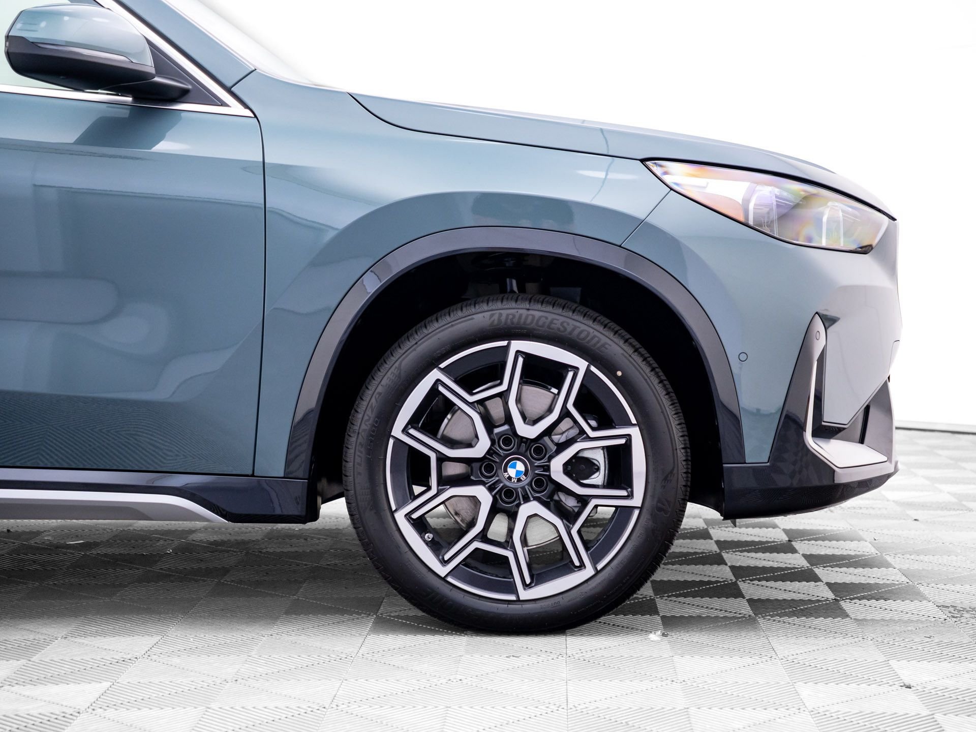 New 2027 Cape York Green Metallic BMW xDrive28i image 36