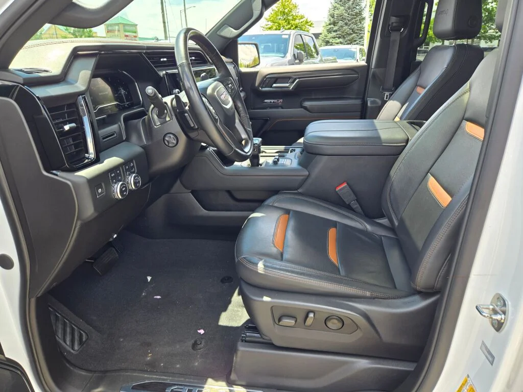 Used 2024 White GMC AT4 image 20