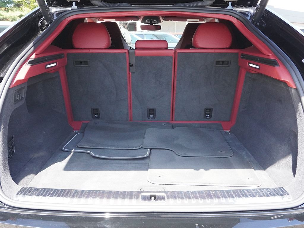 Used 2022 Black Lamborghini Base image 23