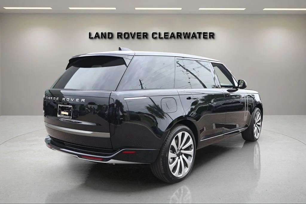 New 2026 Santorini Black Land Rover SE image 5