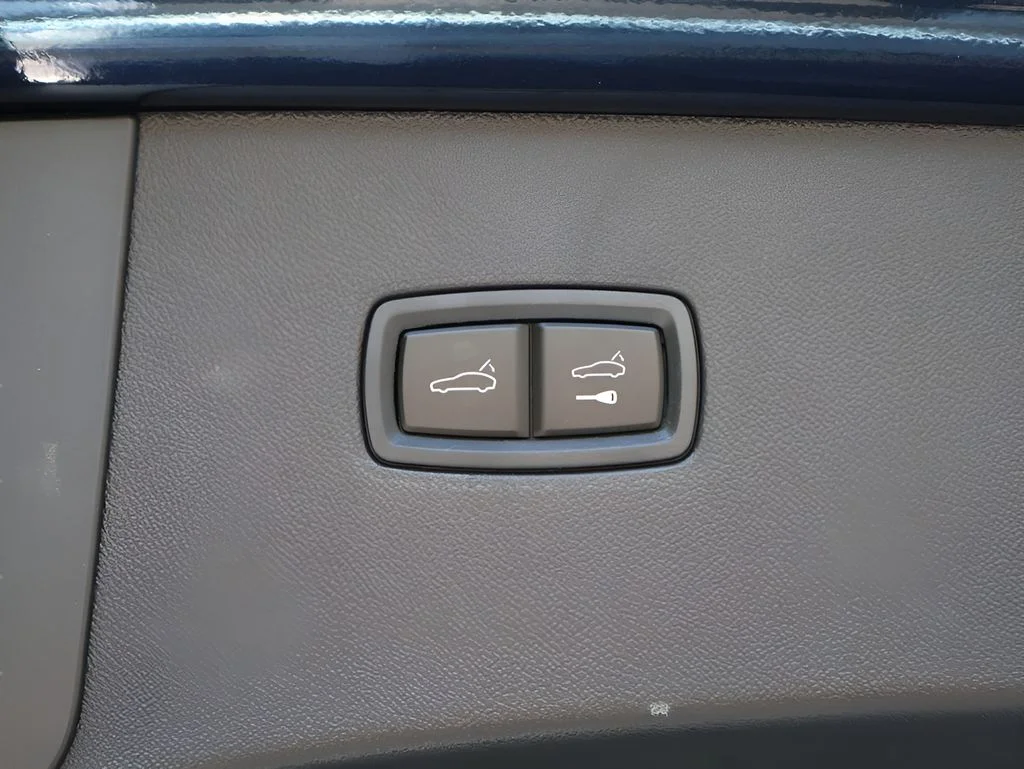 Certified Used 2026 Algarve Blue Metallic Porsche  image 19