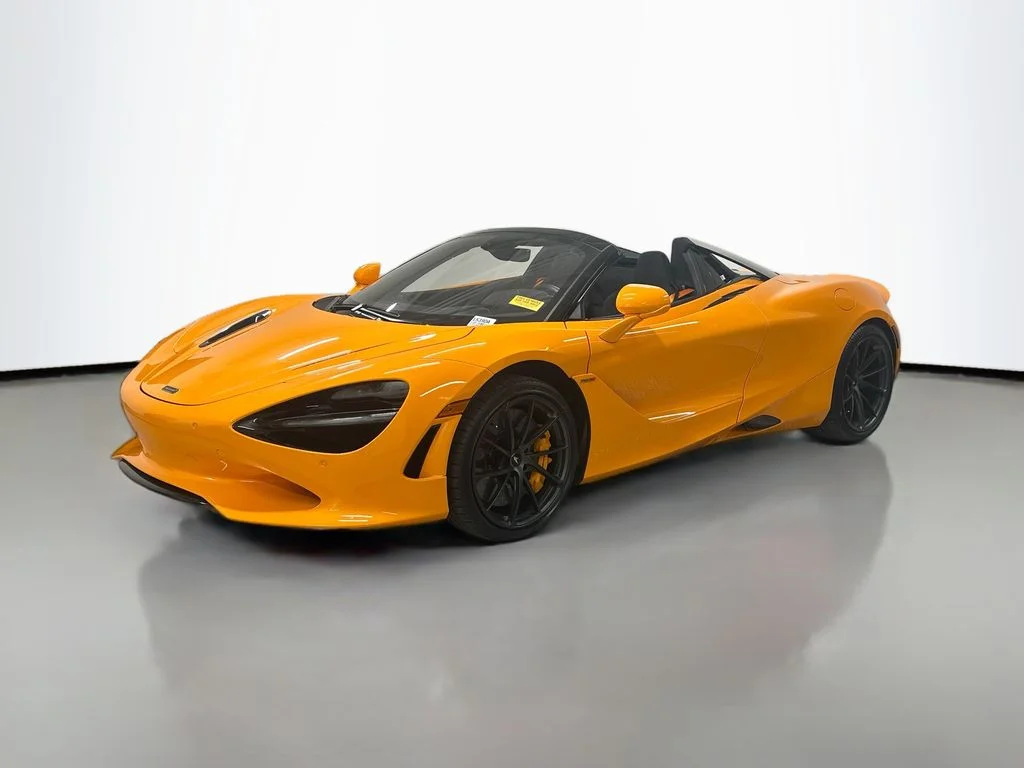 Used 2025  McLaren  image 1