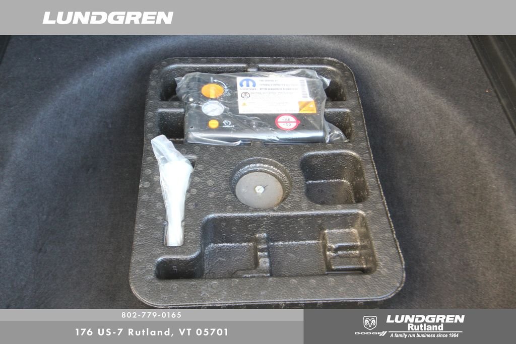 Used 2020 Green Jeep Latitude image 39