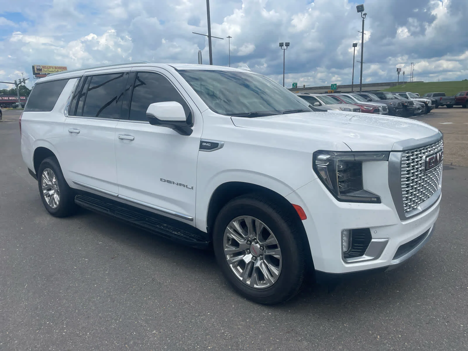 2021 GMC Yukon Denali 2WD's photo