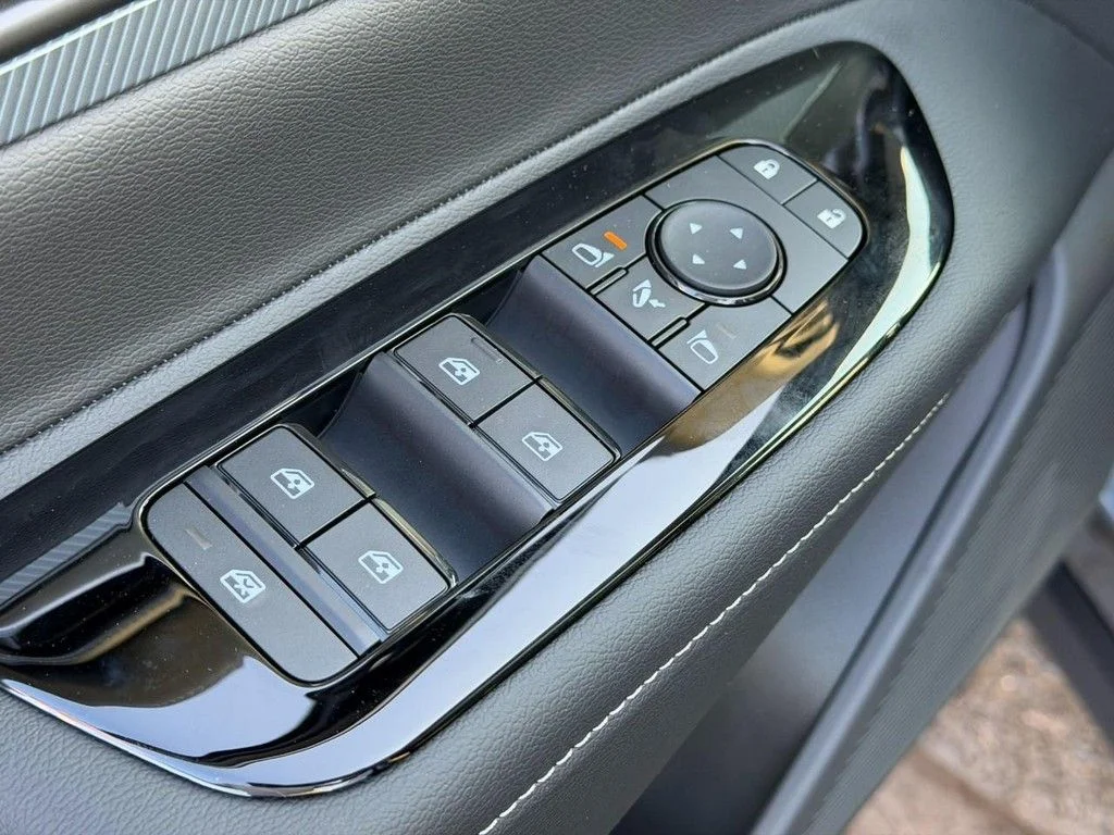 New 2027 Gun Metallic Nissan Platinum image 10