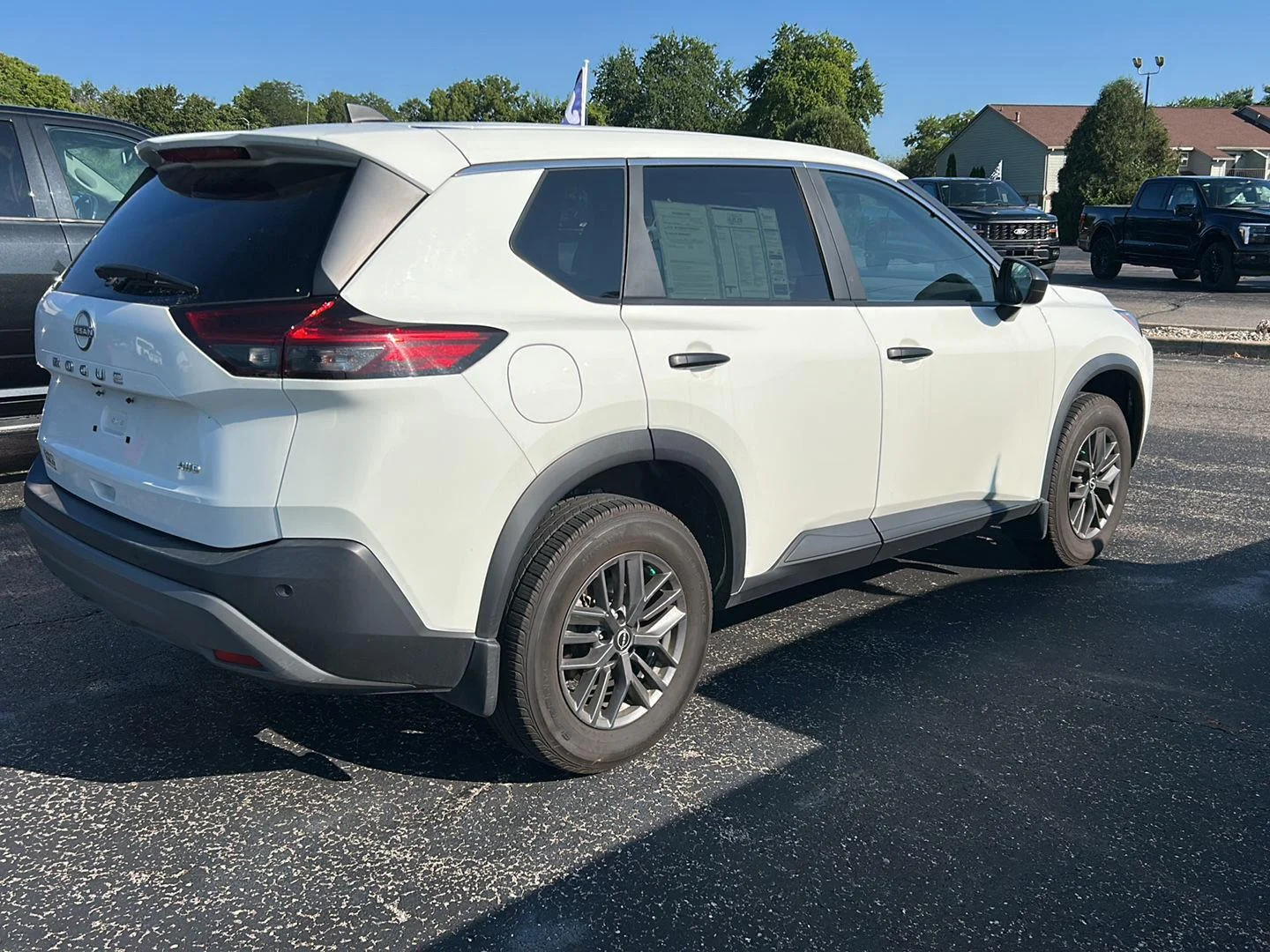 Used 2023 Glacier White Nissan S image 4