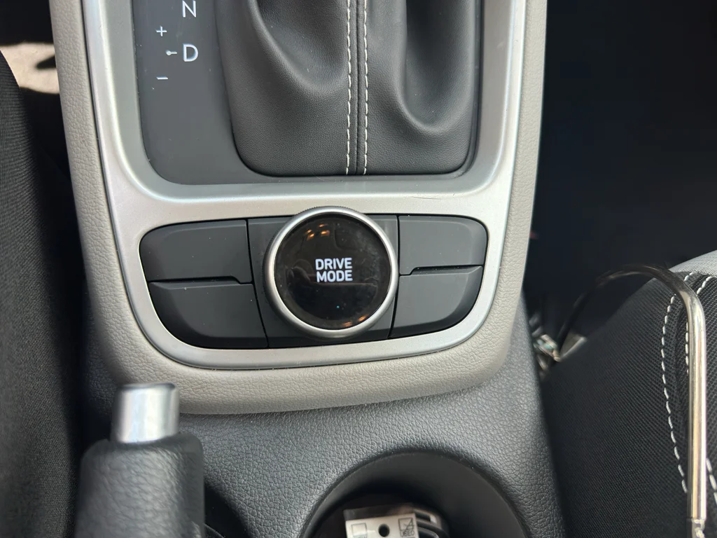 Used 2025 Mirage Green Hyundai SEL image 21