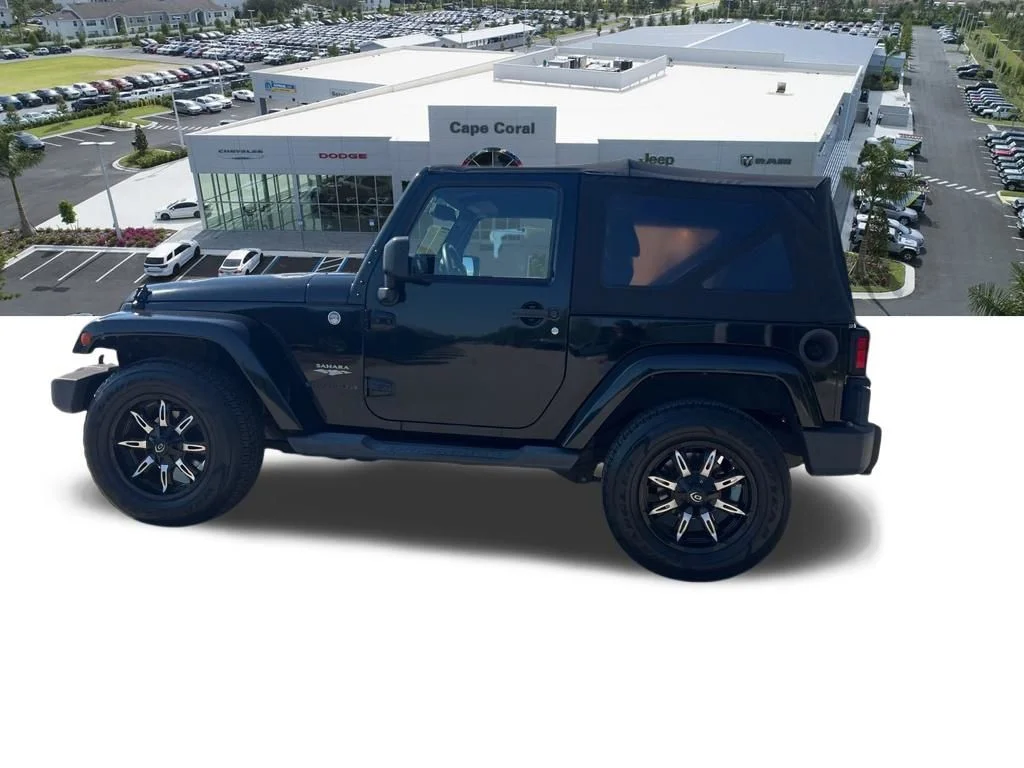 Used 2015 Black Jeep Sahara image 18