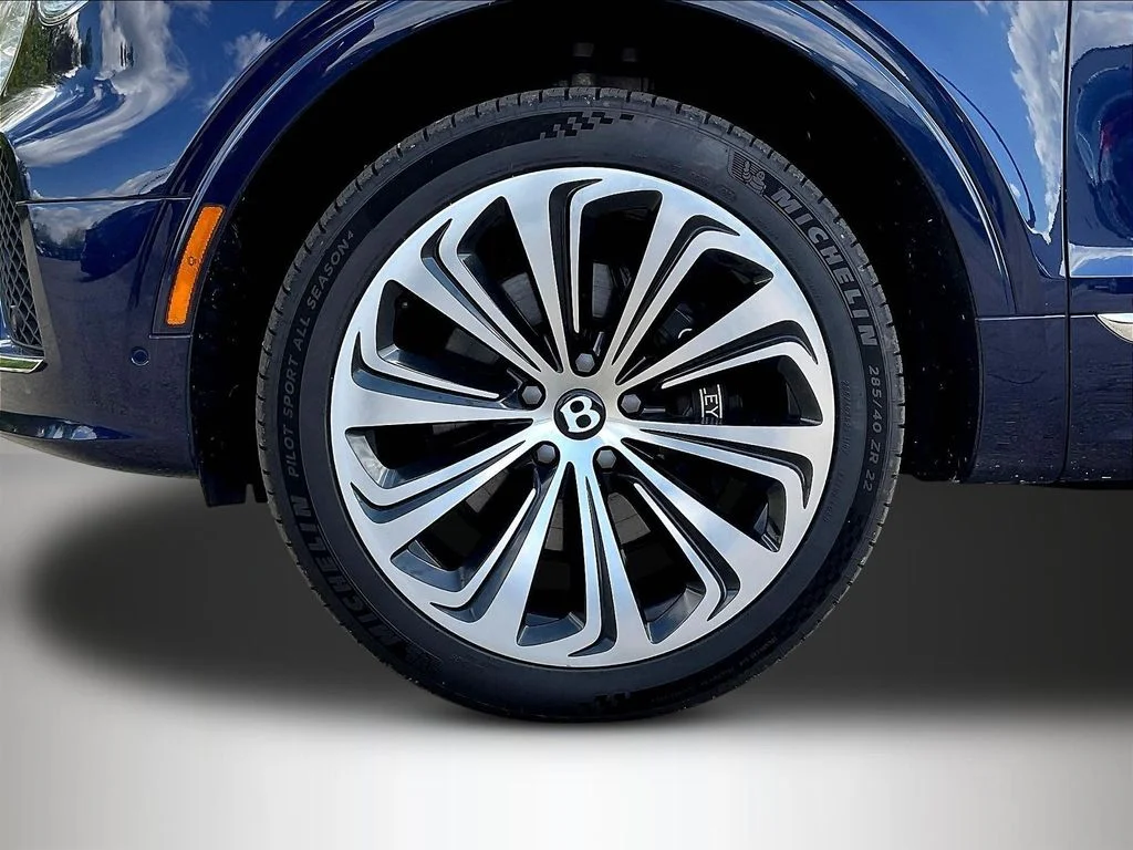 Used 2021  Bentley V8 image 34