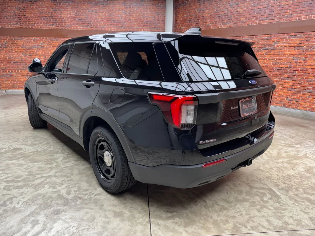 New 2026 Black Ford Base image 3