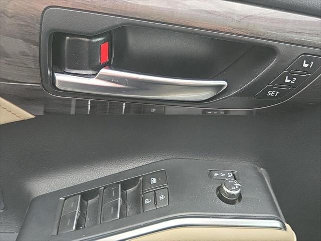 Certified Used 2024 Wind Chill Pearl Toyota Platinum image 62
