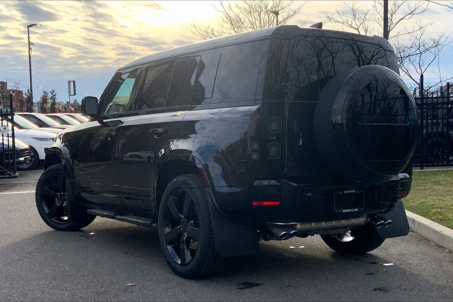 New 2026 Santorini Black Land Rover V8 image 12