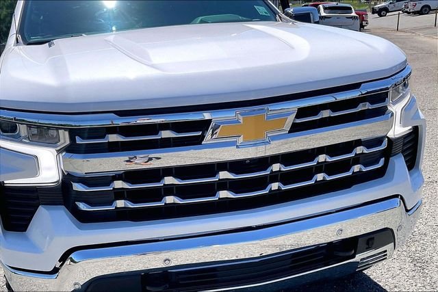 Used 2023 Iridescent Pearl Tricoat Chevrolet LTZ image 29