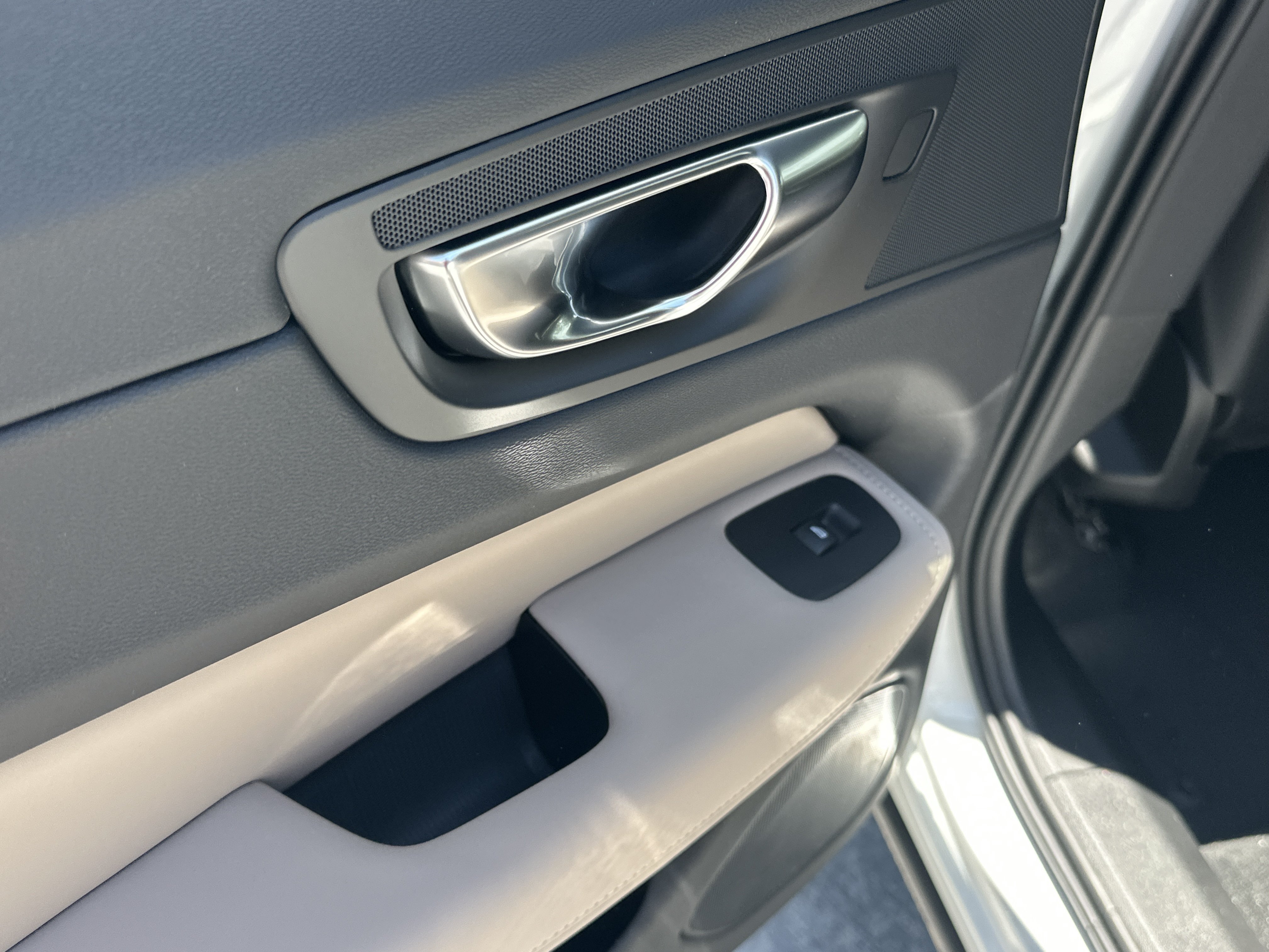 New 2026 Crystal White Volvo Core image 12