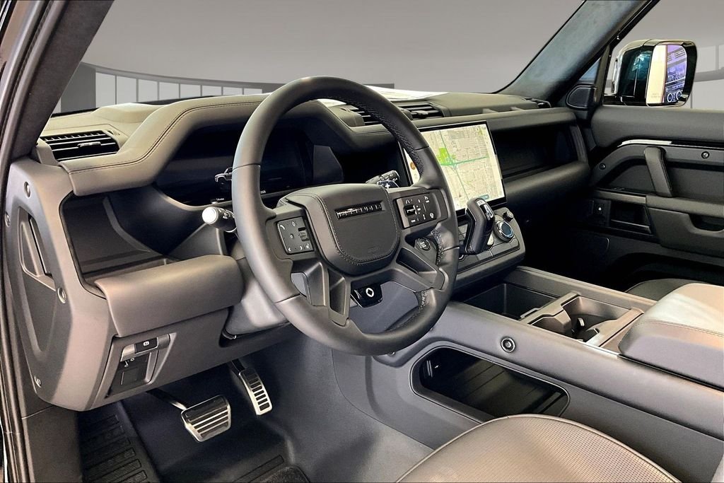 New 2026  Land Rover OCTA Black image 7