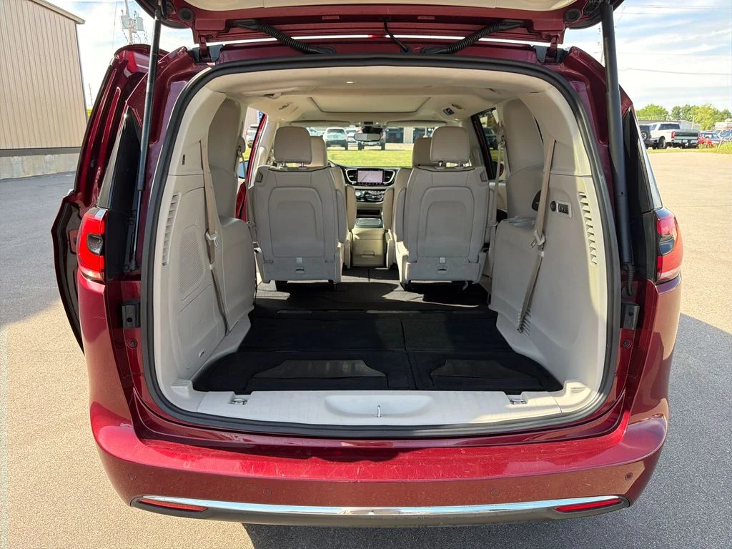Used 2021 Red Chrysler Limited image 23