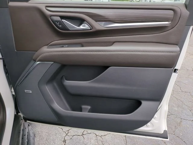 Used 2022 White GMC Denali image 35