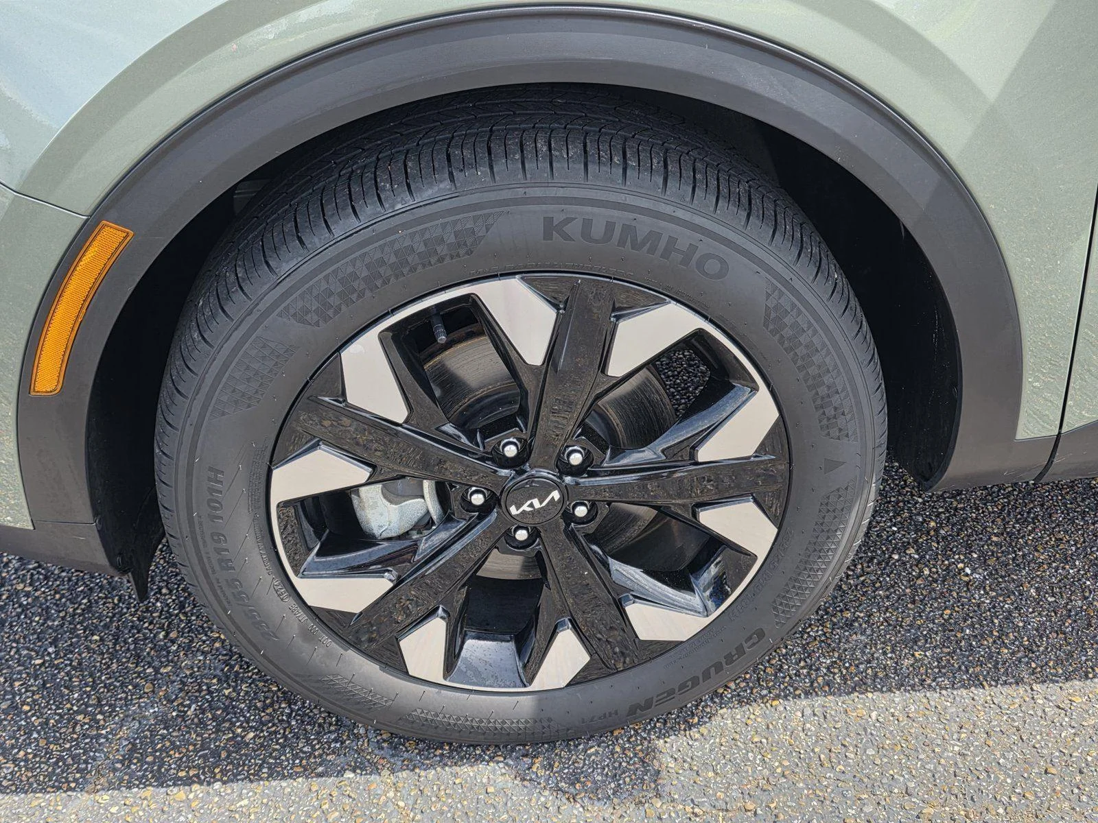 Used 2024 Jungle Green Kia X-Line image 37