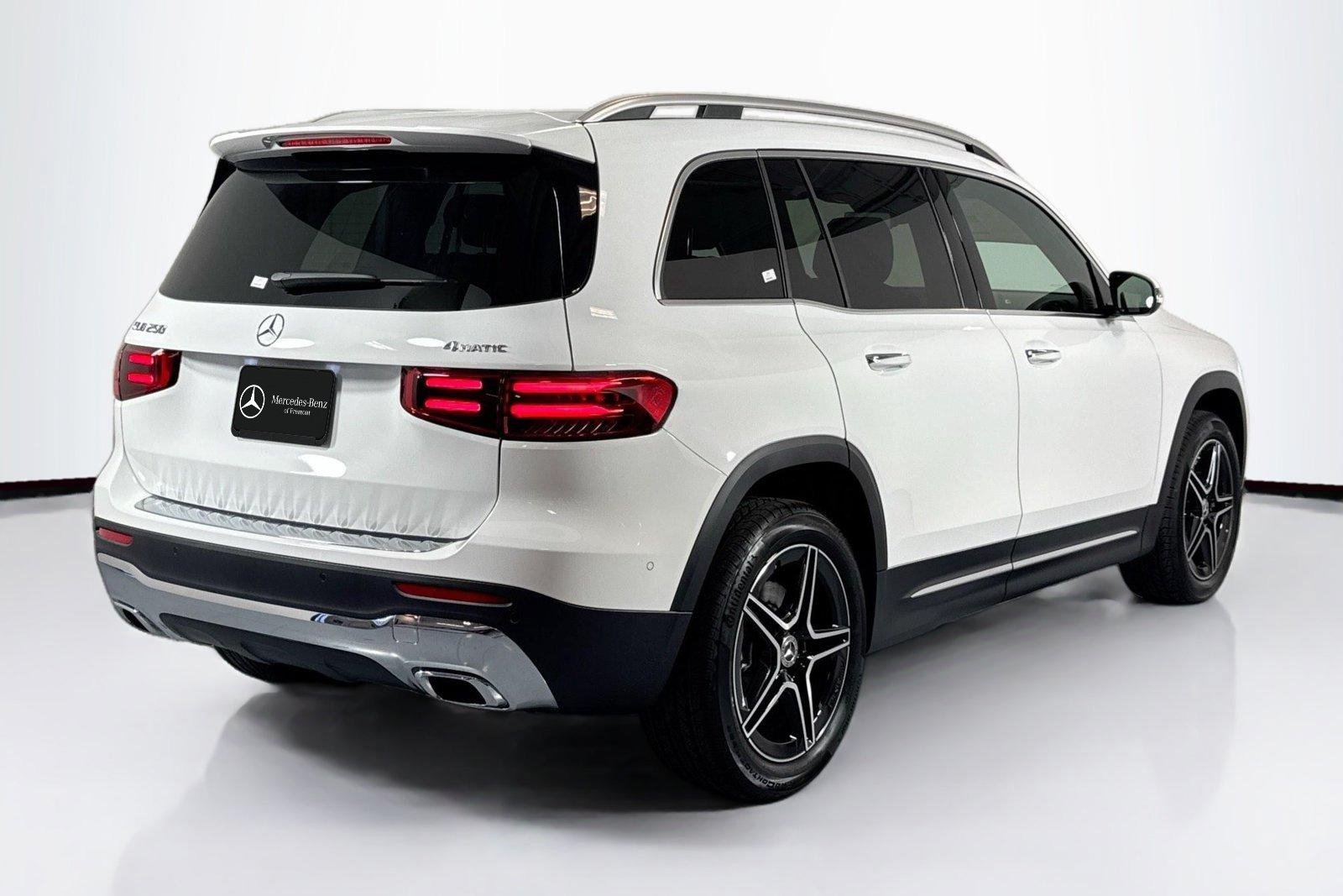 New 2026 Polar White Mercedes-Benz GLB 250 image 5