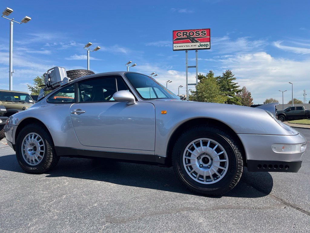 Used 1995  Porsche Carrera 4 image 39