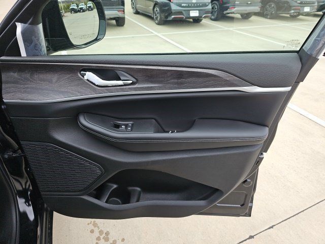 New 2026 Diamond Black Crystal Pearlcoat Jeep Laredo Altitude image 14