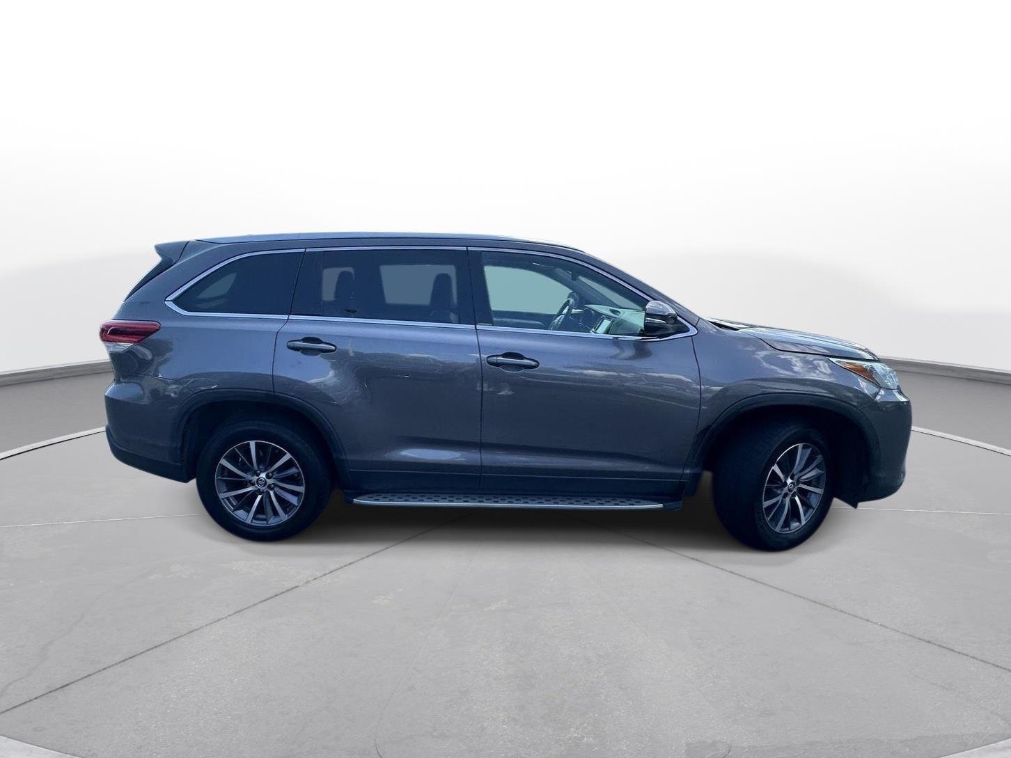 Used 2019 Predawn Gray Mica Toyota XLE image 5