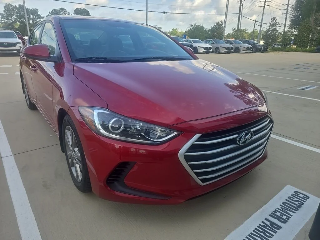 Used 2017 Red Hyundai SE image 4