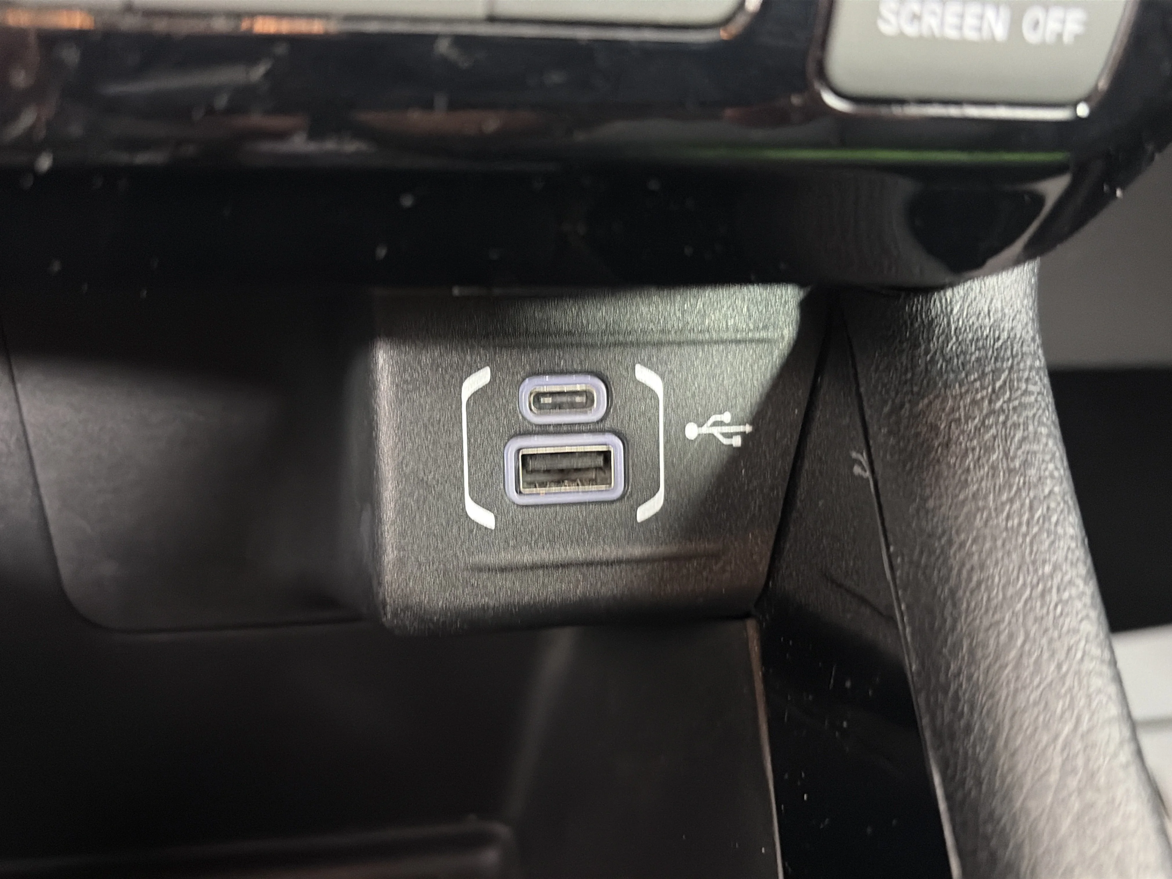 Used 2024 Diamond Black Crystal Pearlcoat Jeep Limited image 30