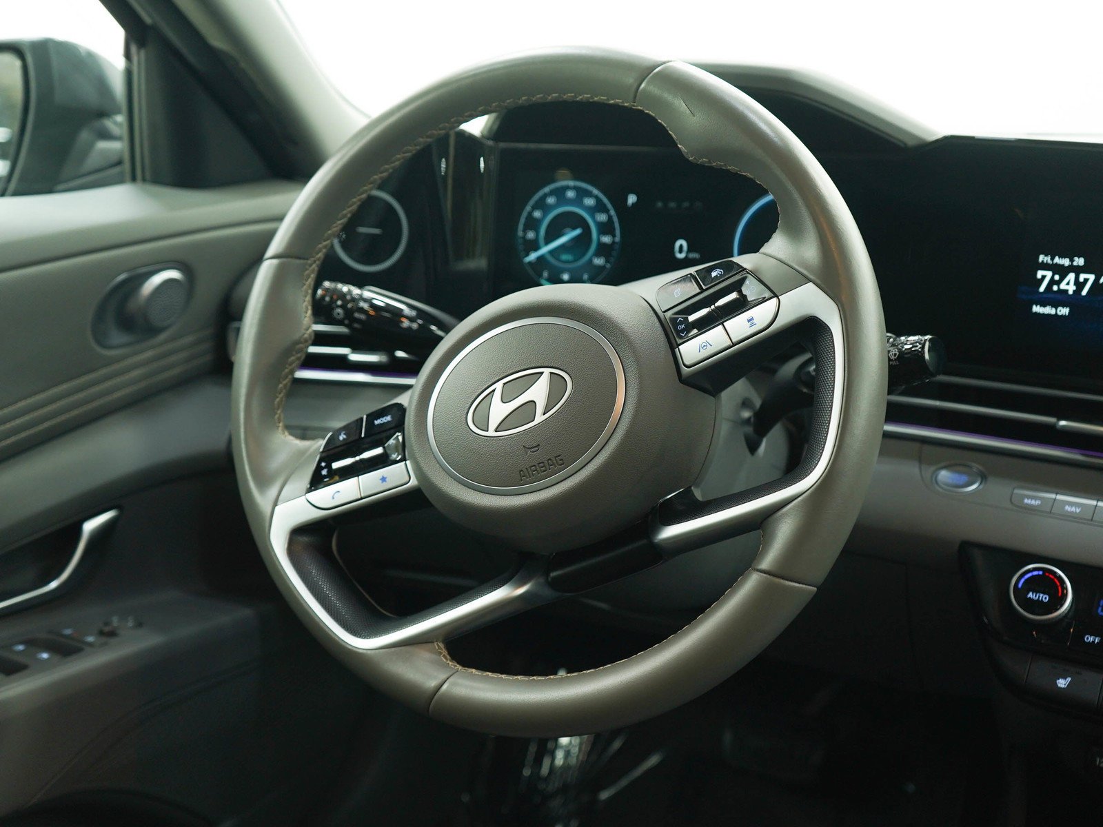 Used 2025 Ecotronic Gray Hyundai Sel Convenience image 14