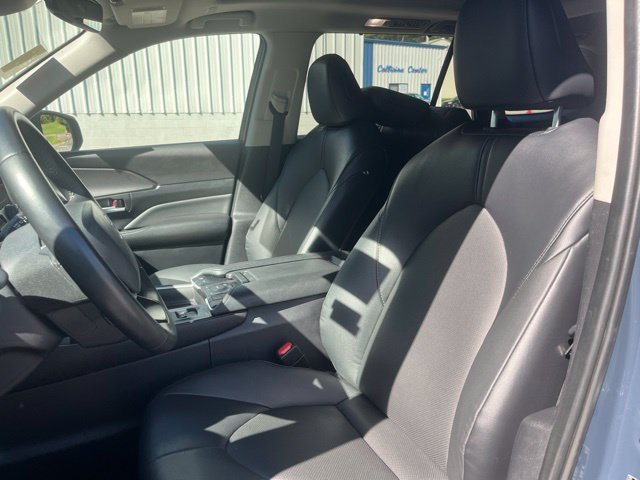 Used 2025 White Toyota XLE image 11