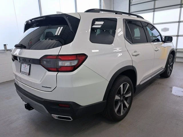 Used 2025  Honda Touring image 5