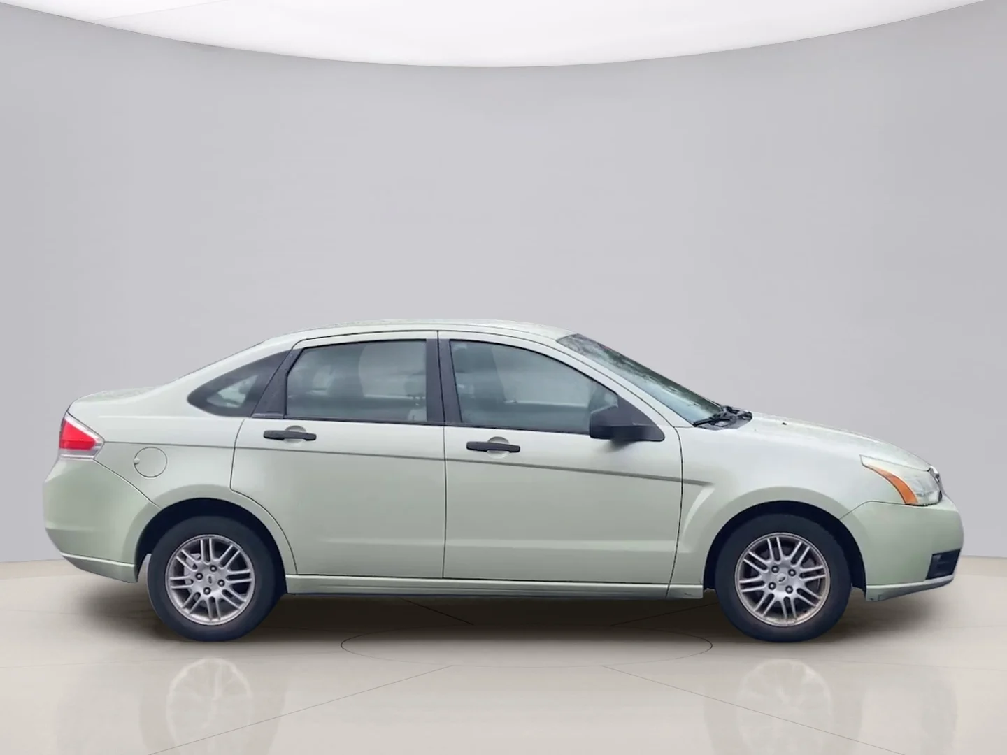 Used 2010 Green Ford SE image 6