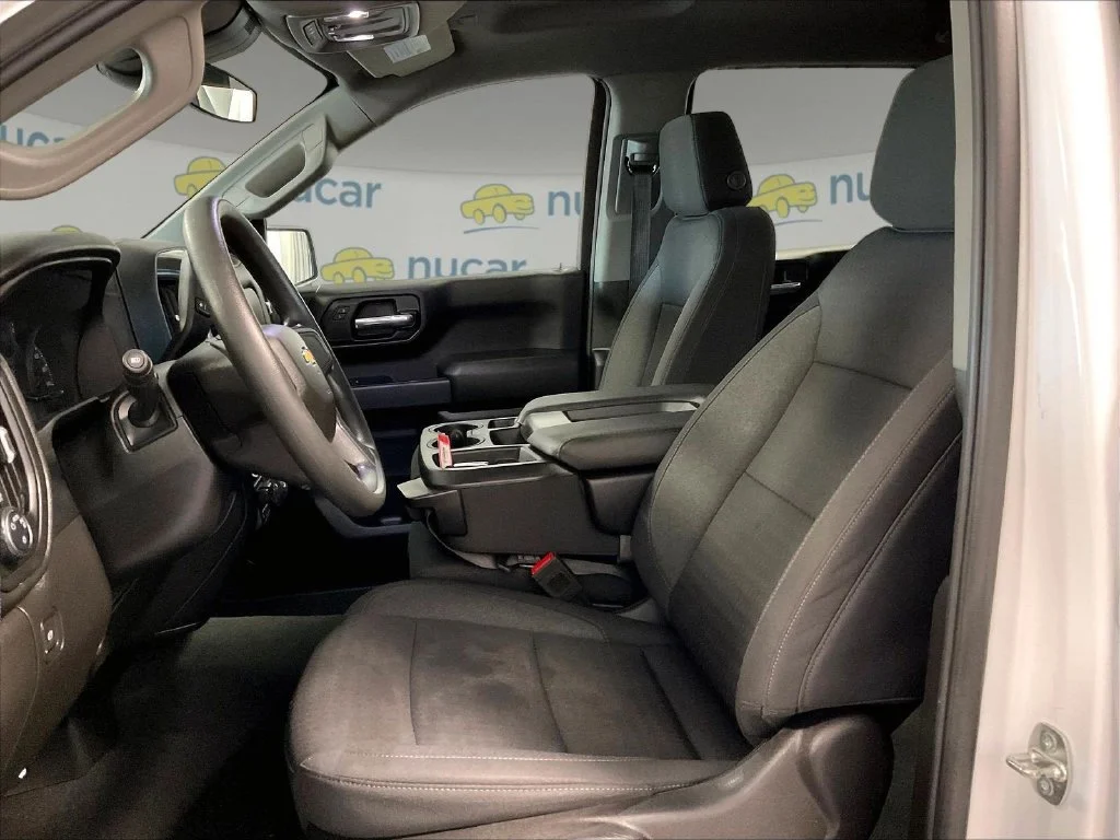 Used 2023 White Chevrolet Custom image 10