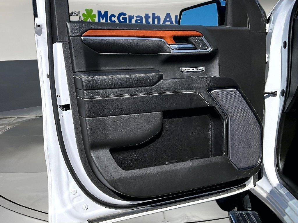 Used 2023 White GMC Denali image 23