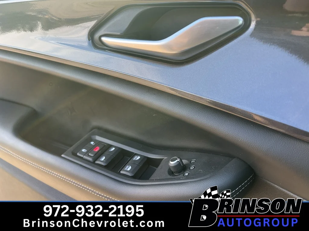Used 2021 Diamond Black Crystal Pearlcoat Jeep Altitude image 12