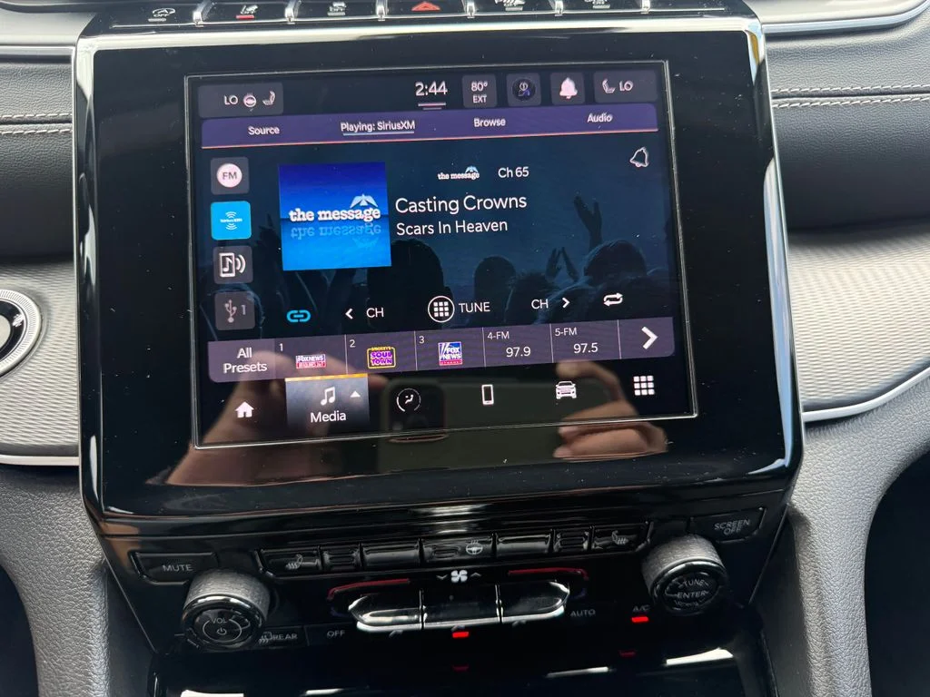 Used 2023 Black Jeep Altitude image 11
