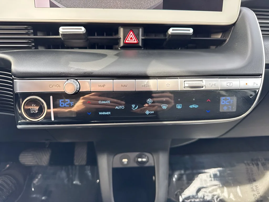 Used 2023 White Hyundai SE Standard Range image 20