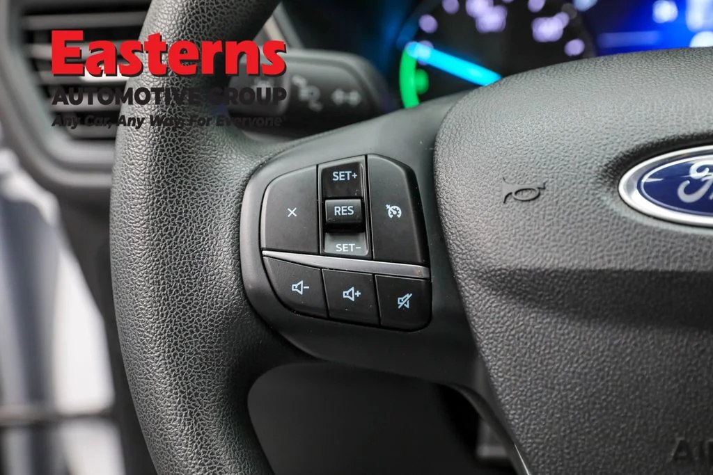 Used 2022 White Ford SE image 15