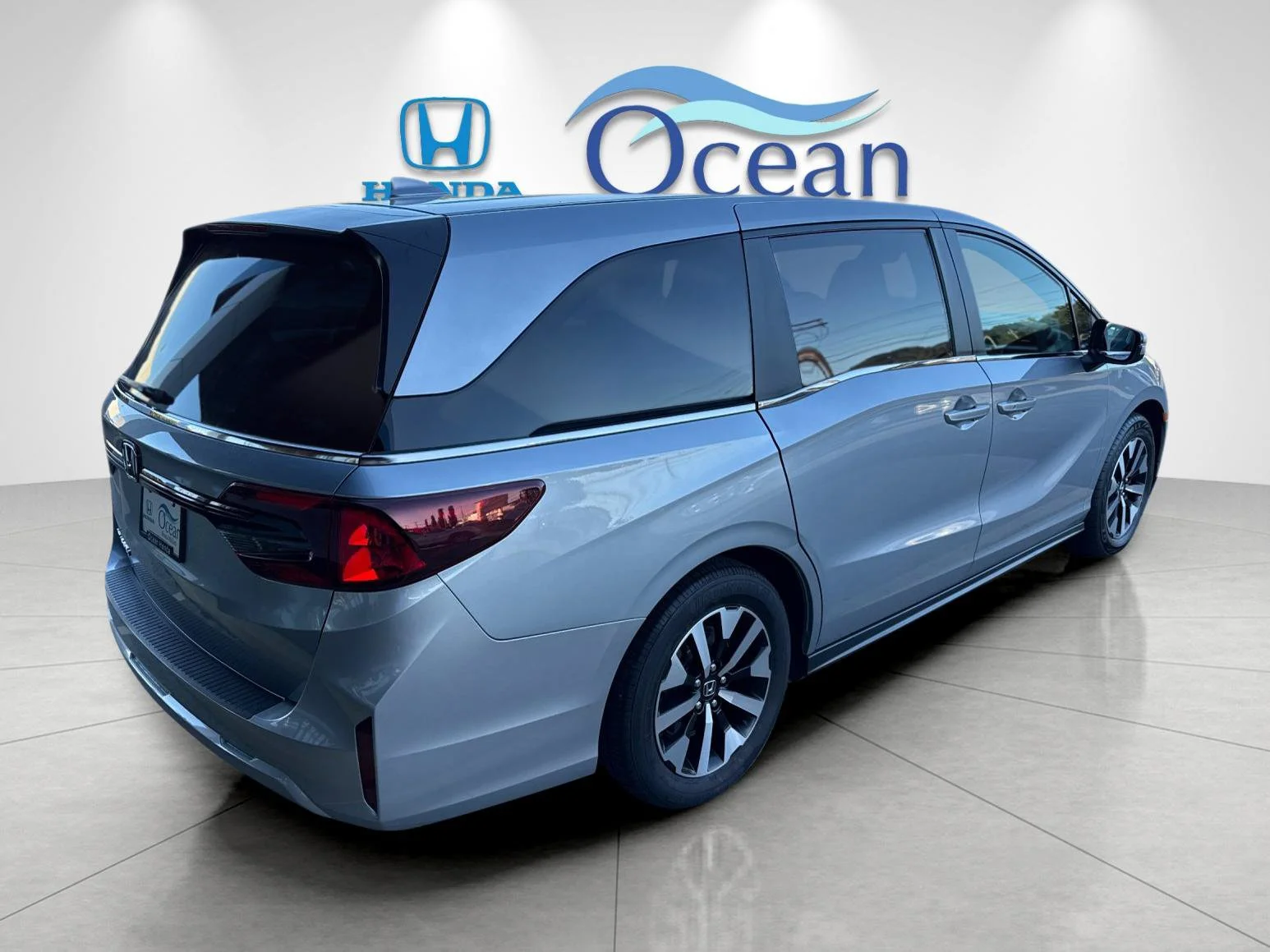 Used 2025 Solar Silver Metallic Honda EX-L image 3