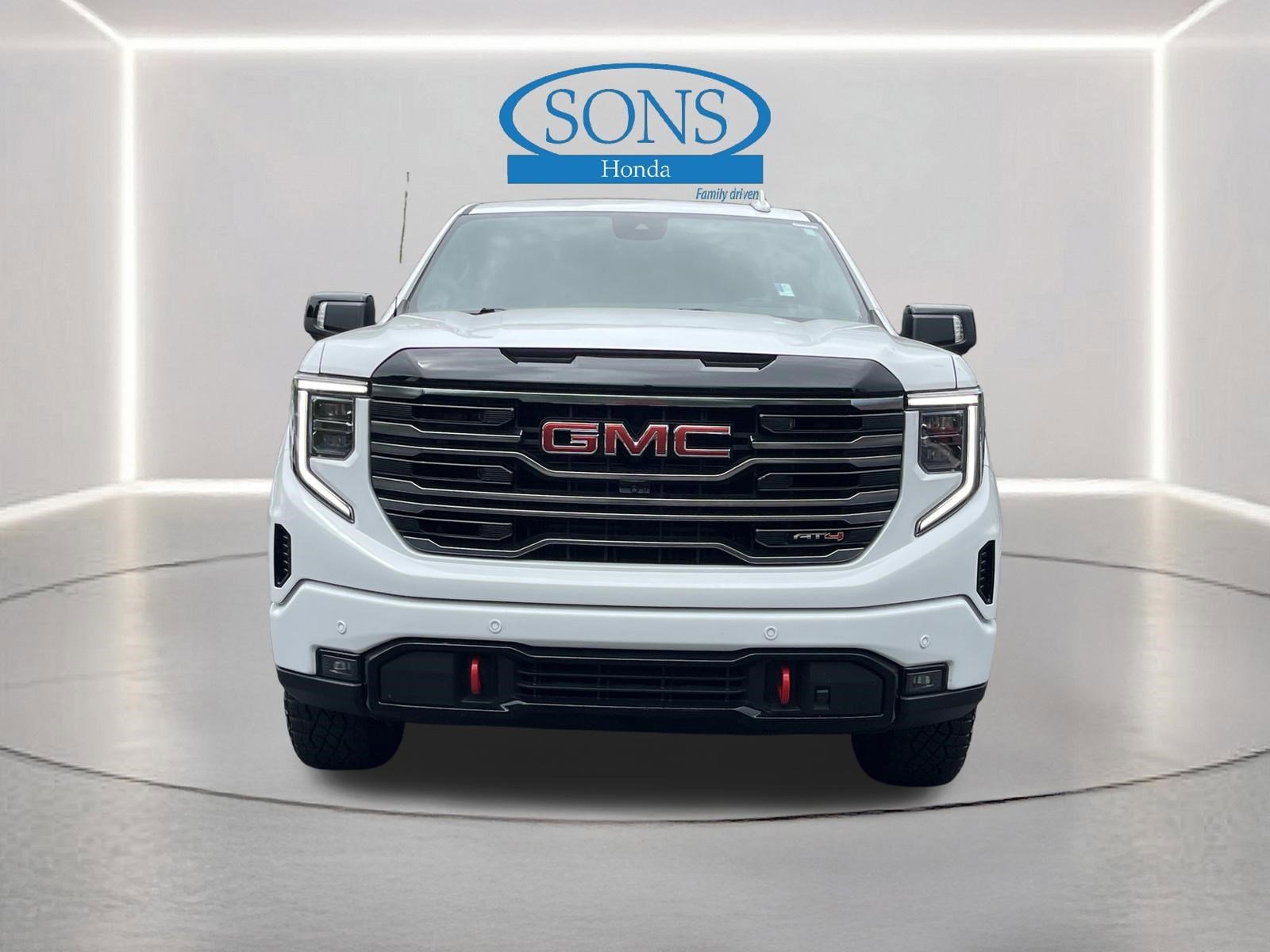 Used 2025 Summit White GMC AT4 image 33